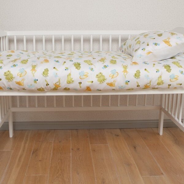 Baby bedding with toads