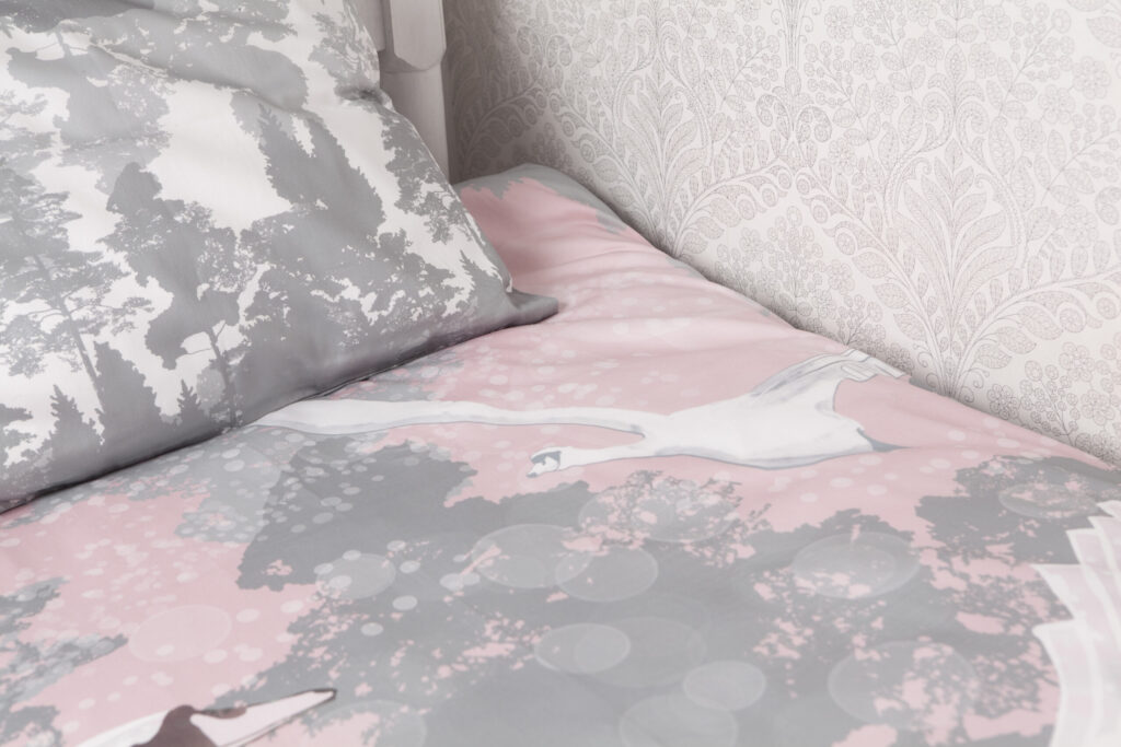 Vuodevaatesetti Joutsenet vaaleanpunaisessa